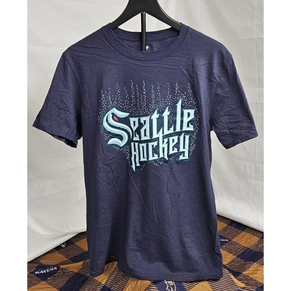 Fanatics Seattle‎ Hockey T Shirt Medium Navy Blue Graphic Tee Men's M NWT